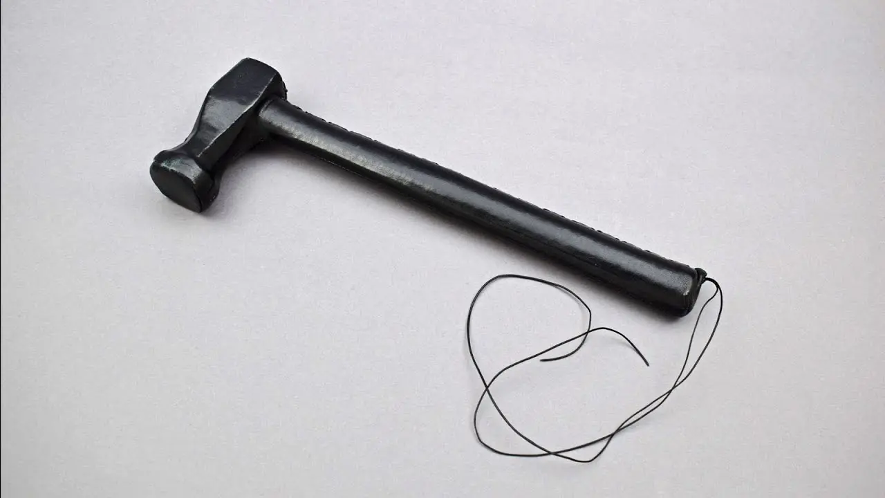 Werke aus der Schenkung Sammlung Hoffmann (3): Monica Bonvicini, Leather Hammer # 1