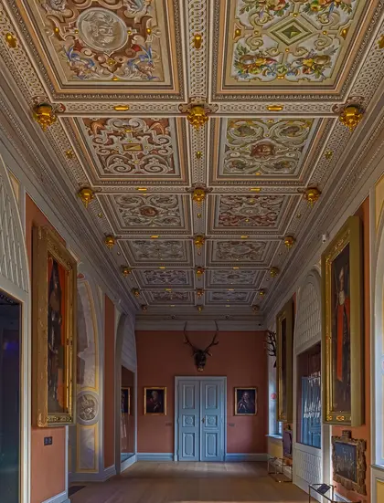 Gewehrgalerie im Langen Gang, Residenzschloss Dresden Blick in einen Ausstellungsraum