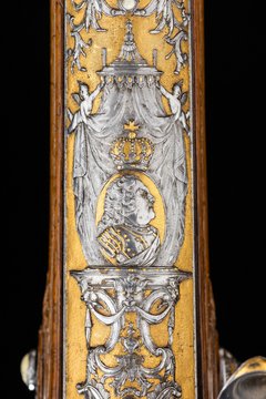 Steinschlossbüchse (Detail des Laufes mit Porträtmedaillon König Augusts III. von Polen)