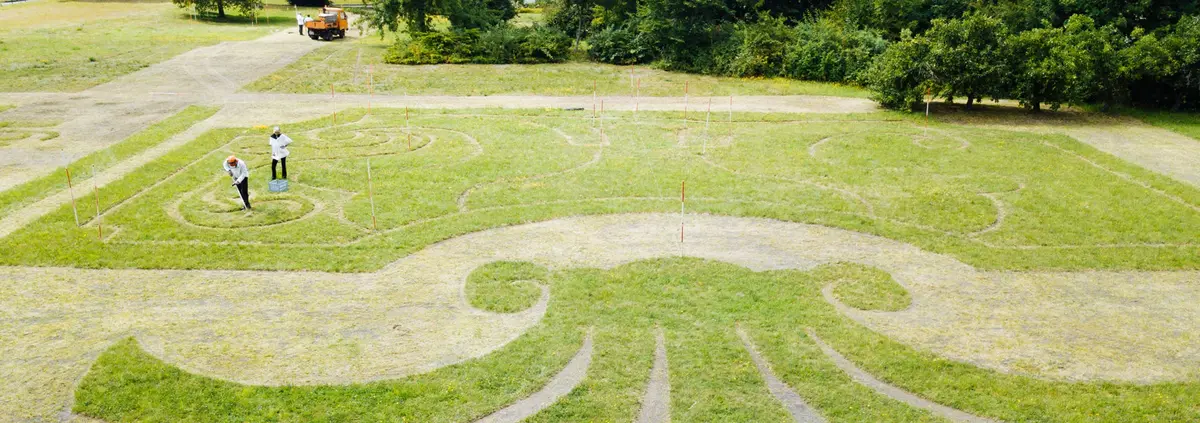 Das Landschaftskunstwerk „Der Garten in mir“ von Künstler Ralf Witthau im Entstehungsprozess, 16.7.2019