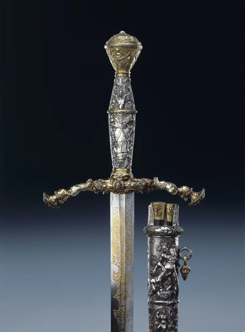 Schwert mit aufwendig verziertem Griff und aufwendig verzierter Scheide