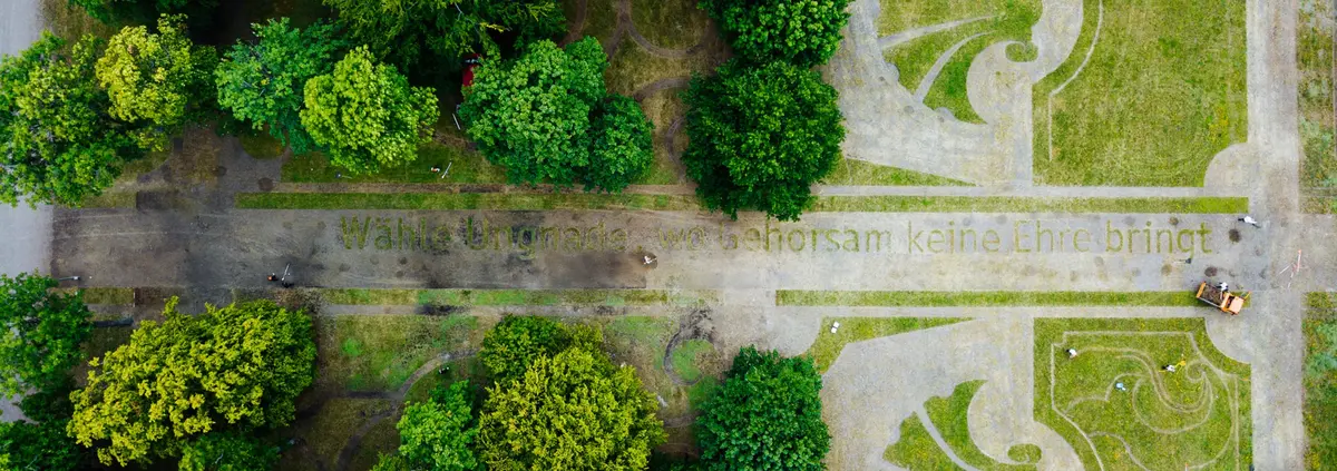 Das Landschaftskunstwerk „Der Garten in mir“ von Künstler Ralf Witthau im Entstehungsprozess, 16.7.2019